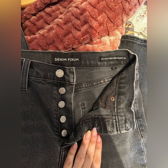 DENIM FORUM “ The Arlo High Rise Straight 28L” size 24 - Picture 2 of 3